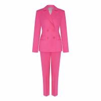 Классический костюм с прямыми брюками розовый