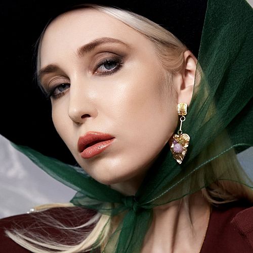 Серьги - лепестки позолоченные с натуральными камнями ANNA SKOROKHODOVA ACCESSORIZE / АННА СКОРОХОДОВА. АКСЕССУАРЫ