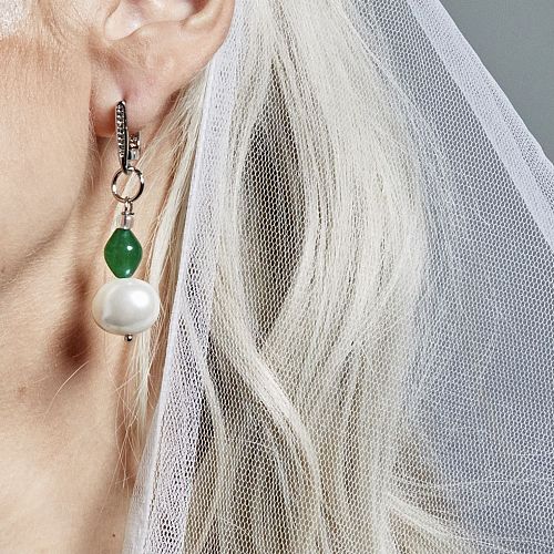 Серьги классические с хризопразом и искусственным жемчугом ANNA SKOROKHODOVA ACCESSORIZE / АННА СКОРОХОДОВА. АКСЕССУАРЫ