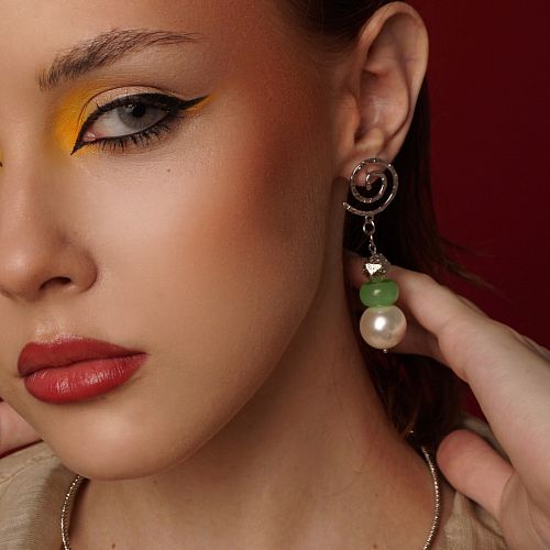 Серьги - спирали с нефритом и жемчугом ANNA SKOROKHODOVA ACCESSORIZE / АННА СКОРОХОДОВА. АКСЕССУАРЫ