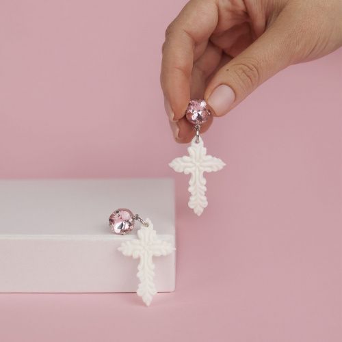 Серьги "Кресты" белые с розовыми кристаллами (бижутерия) BARBARELLA