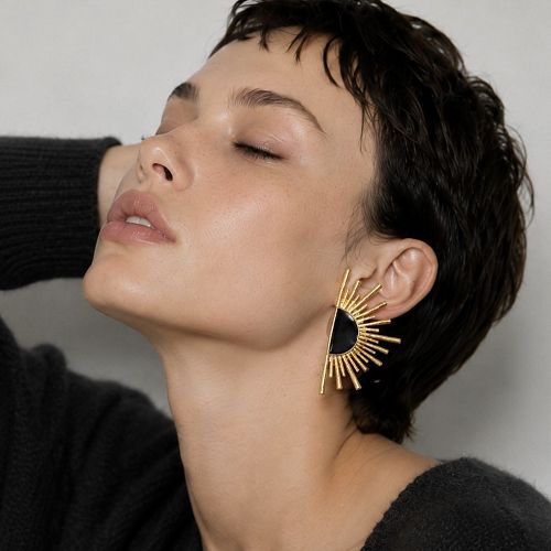 Золотистые серьги - гвоздики с крыльями с чёрной эмалью ANNA SKOROKHODOVA ACCESSORIZE / АННА СКОРОХОДОВА. АКСЕССУАРЫ