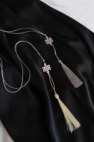 Подвеска "Бесконечный узел" на черной нити с кисточкой MS.MARBLE