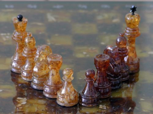 Шахматы из янтаря BALTAMBER