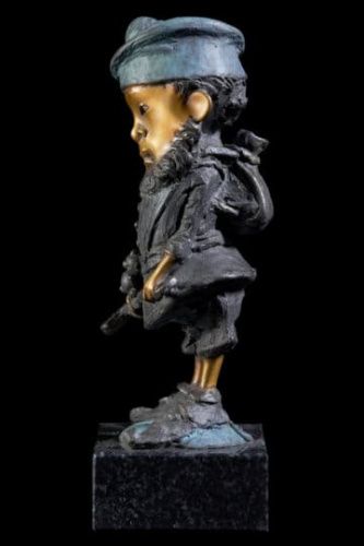 Скульптура "Морячок-скромник" из серии "Яблочная принцесса и 7 гномов" АНДРЕЙ ОСТАШОВ