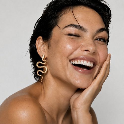 Объемные золотистые серьги - гвоздики со змеями ANNA SKOROKHODOVA ACCESSORIZE / АННА СКОРОХОДОВА. АКСЕССУАРЫ