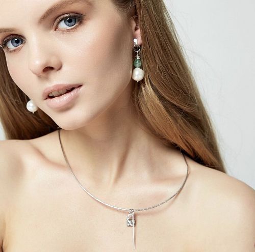 Серьги классические с хризопразом и искусственным жемчугом ANNA SKOROKHODOVA ACCESSORIZE / АННА СКОРОХОДОВА. АКСЕССУАРЫ